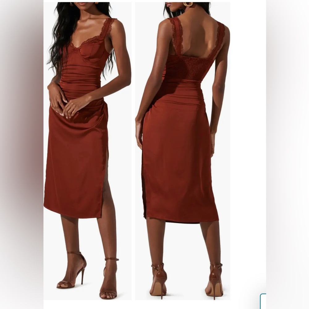 ASTR the Label Alva Body-Con Midi Dress in Rust